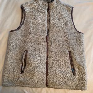 Men’s size XL True Grit vest